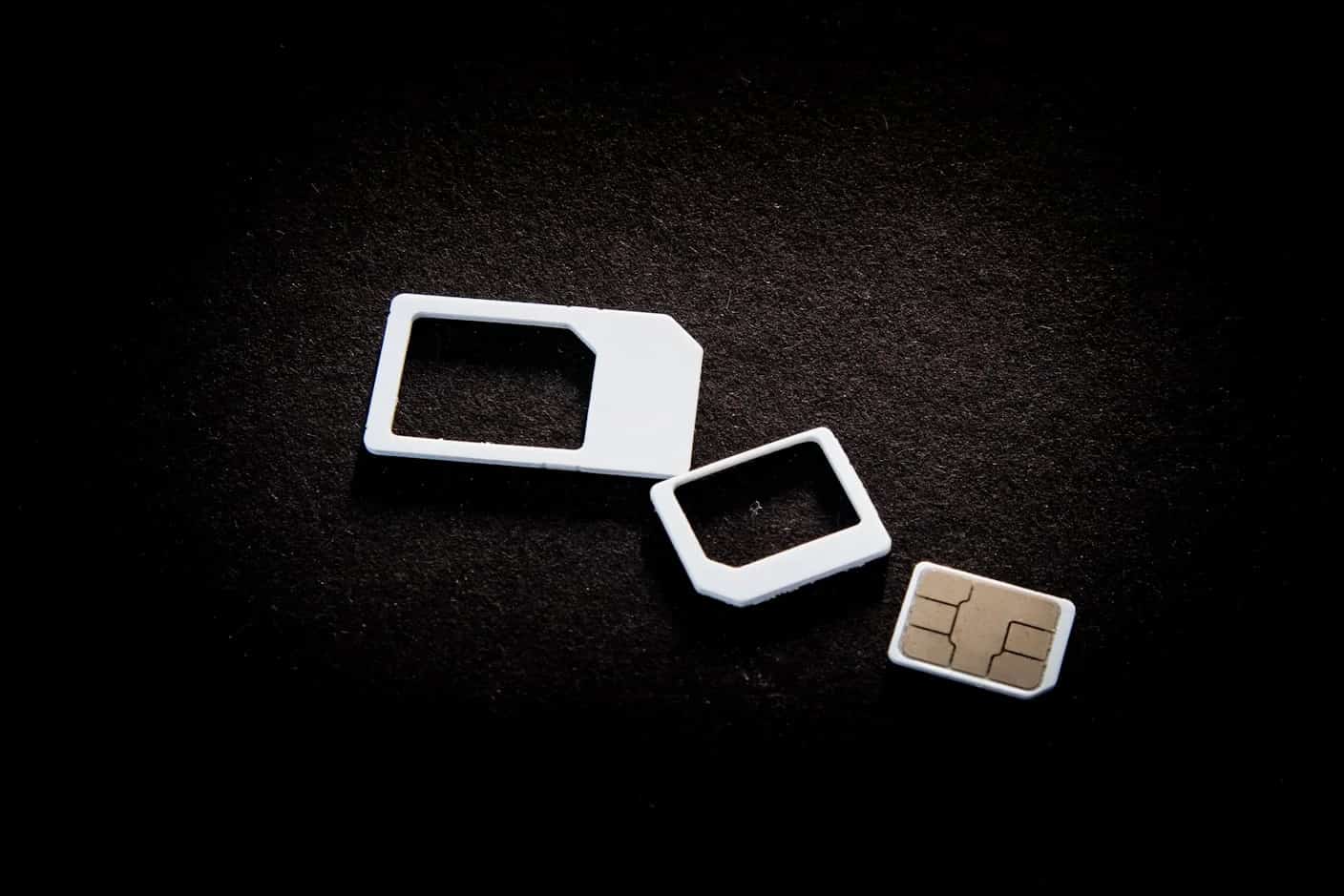eSIM مقابل شريحة SIM: أيهما يجب أن يختار المسافرون في 2026؟