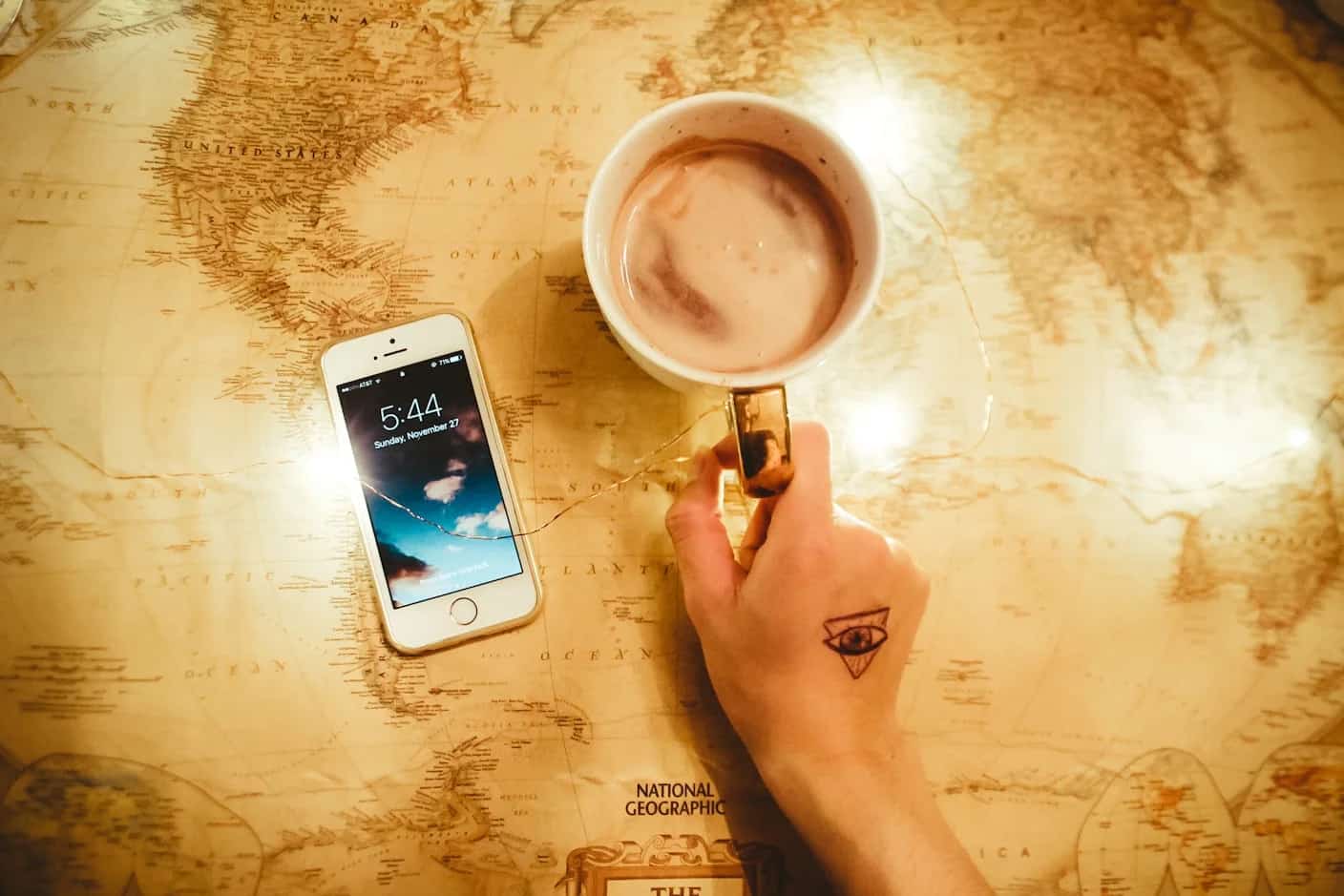 WiFi de voyage : 5 solutions pour rester connecté à l'étranger (comparées)