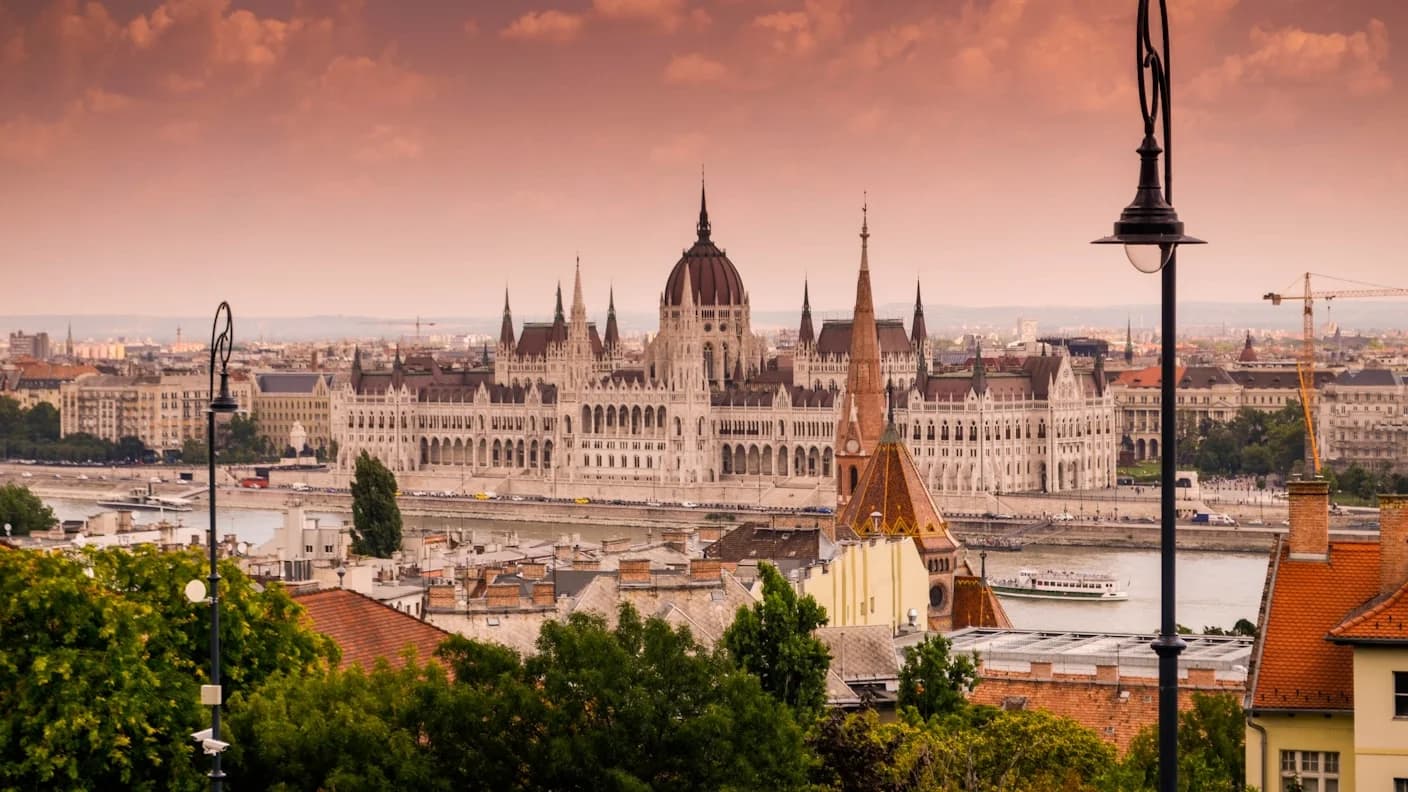 Best eSIM for Hungary: Plans, Coverage and Provider Comparison (2026)
