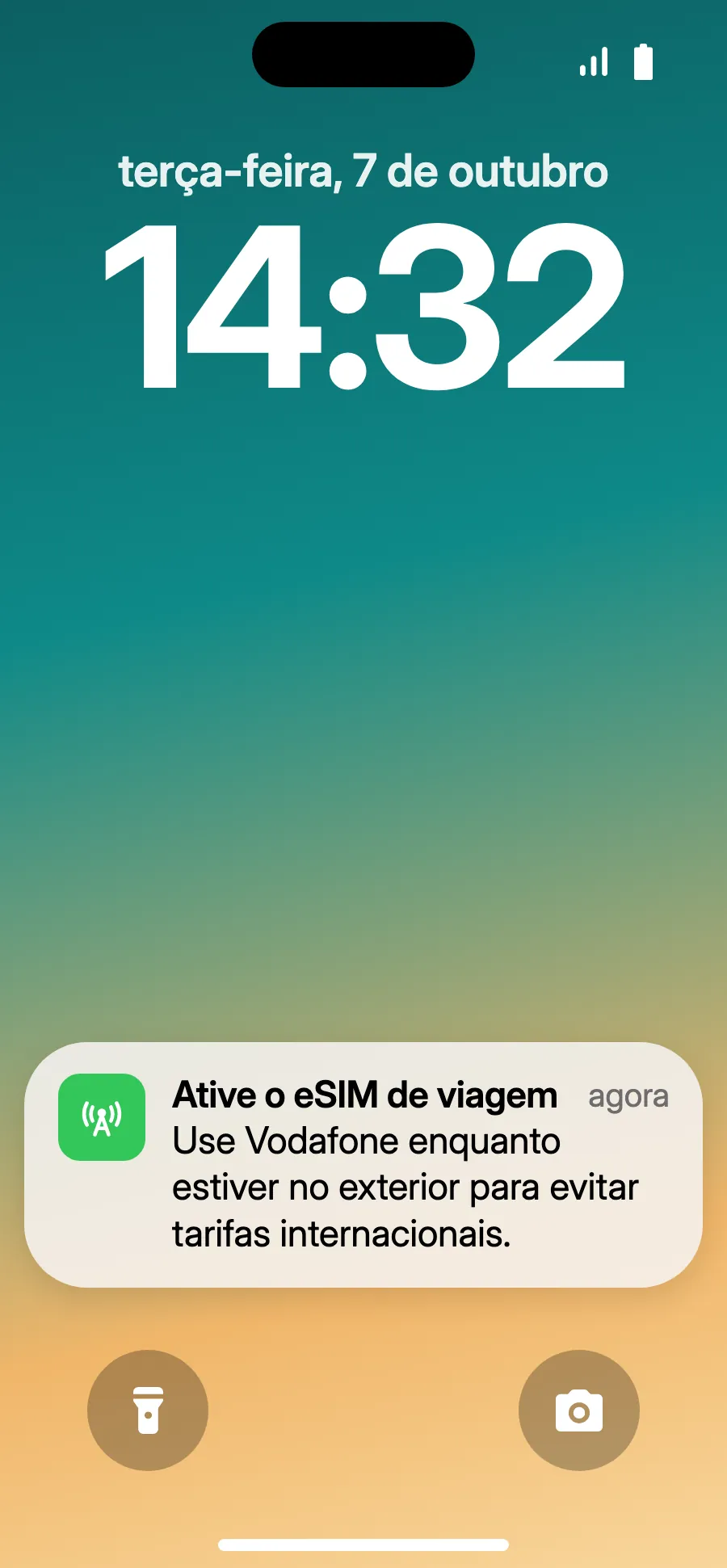 Ao chegar, seu iPhone pode mostrar “Ative o eSIM de viagem”: toque na notificação.