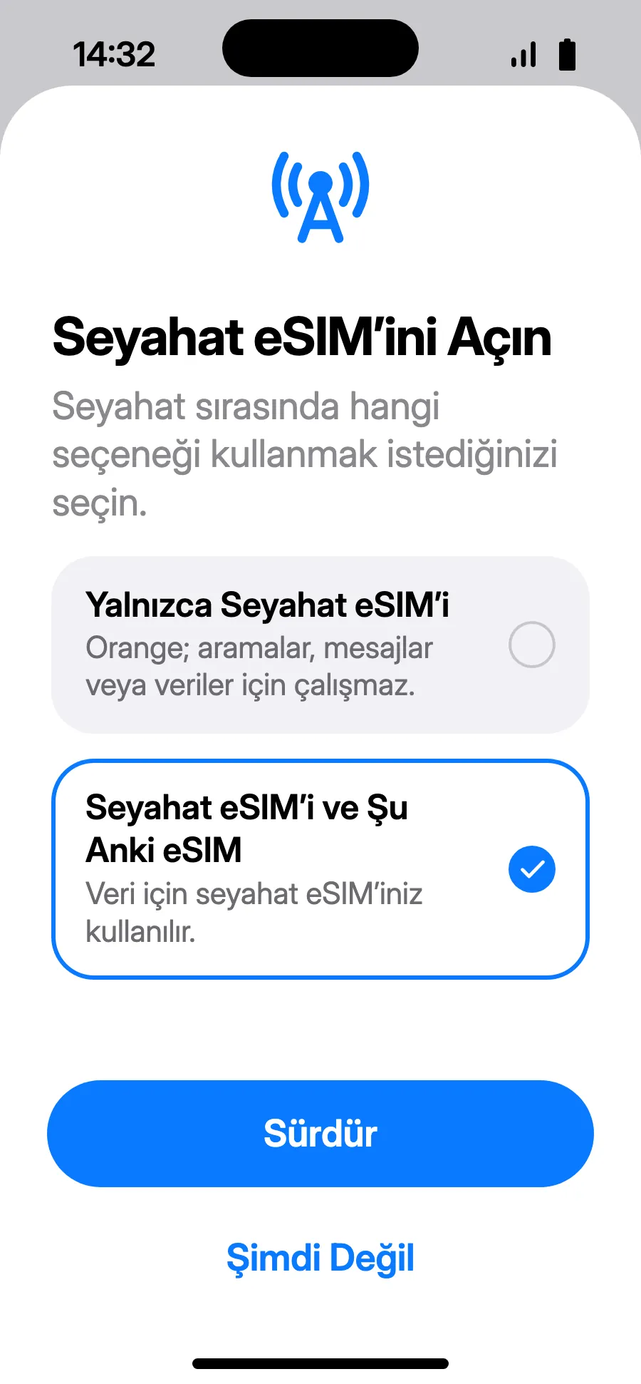 “Seyahat eSIM’i ve Şu Anki eSIM”i seç, ardından Sürdür'e dokun. Numaran aramalar ve SMS için kalır (banka kodları dahil); operatörün gelen aramaları ücretlendirebilir.