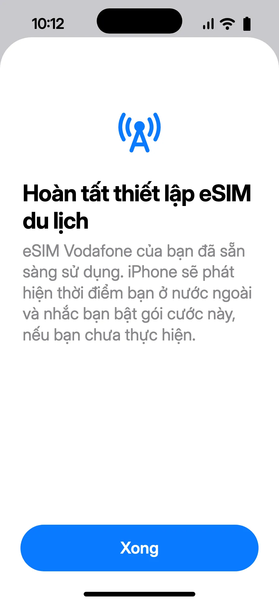 Chạm Xong. iPhone sẽ nhắc bạn bật eSIM khi ở nước ngoài.