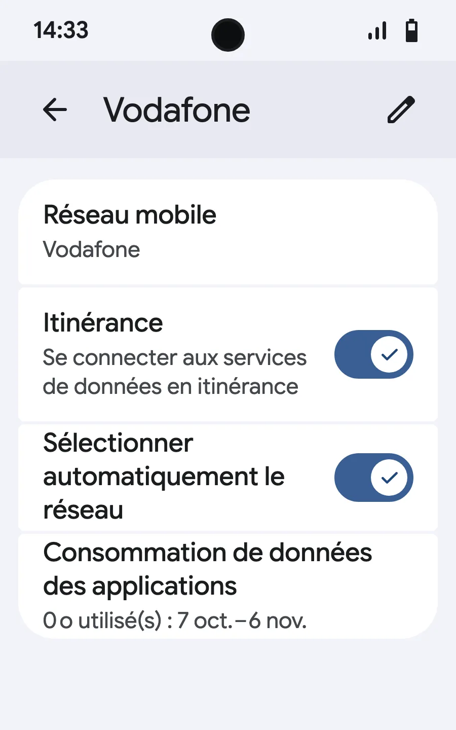 Activez l'itinérance. Si rien ne passe, désactivez la sélection automatique du réseau et choisissez-le à la main.