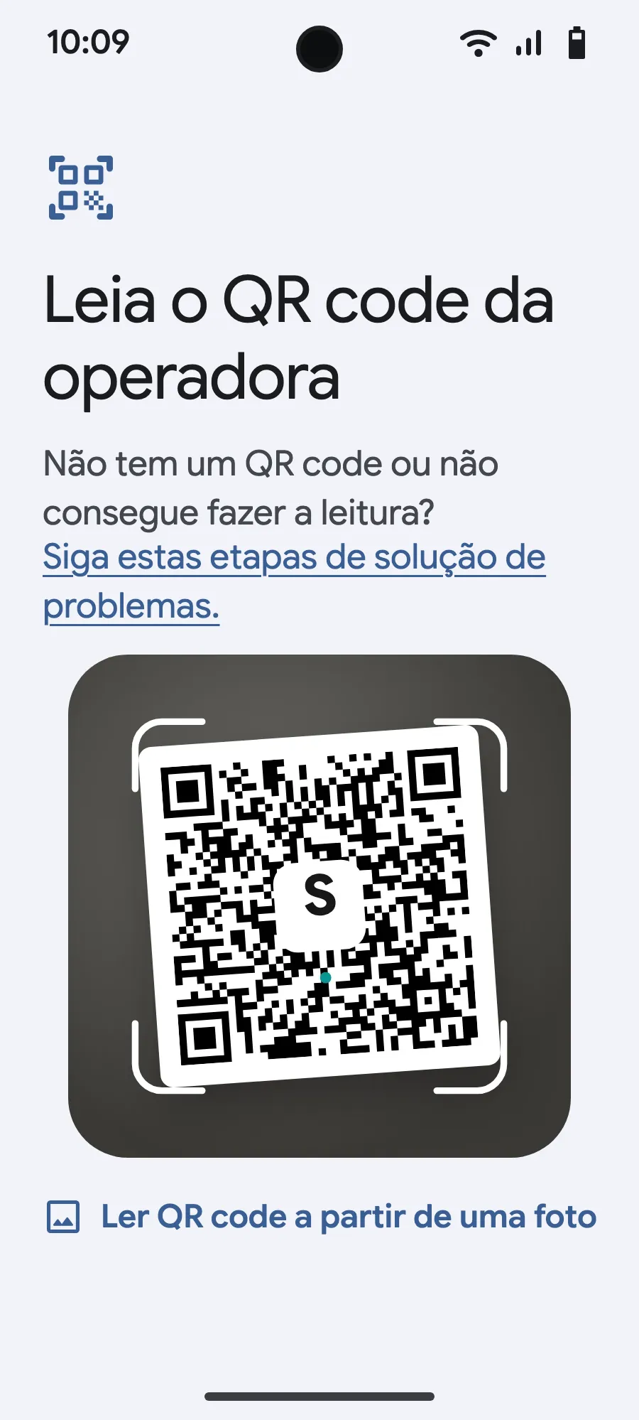 Escaneie o código QR que enviamos por e-mail após a compra (ele também fica na sua conta) e confirme.