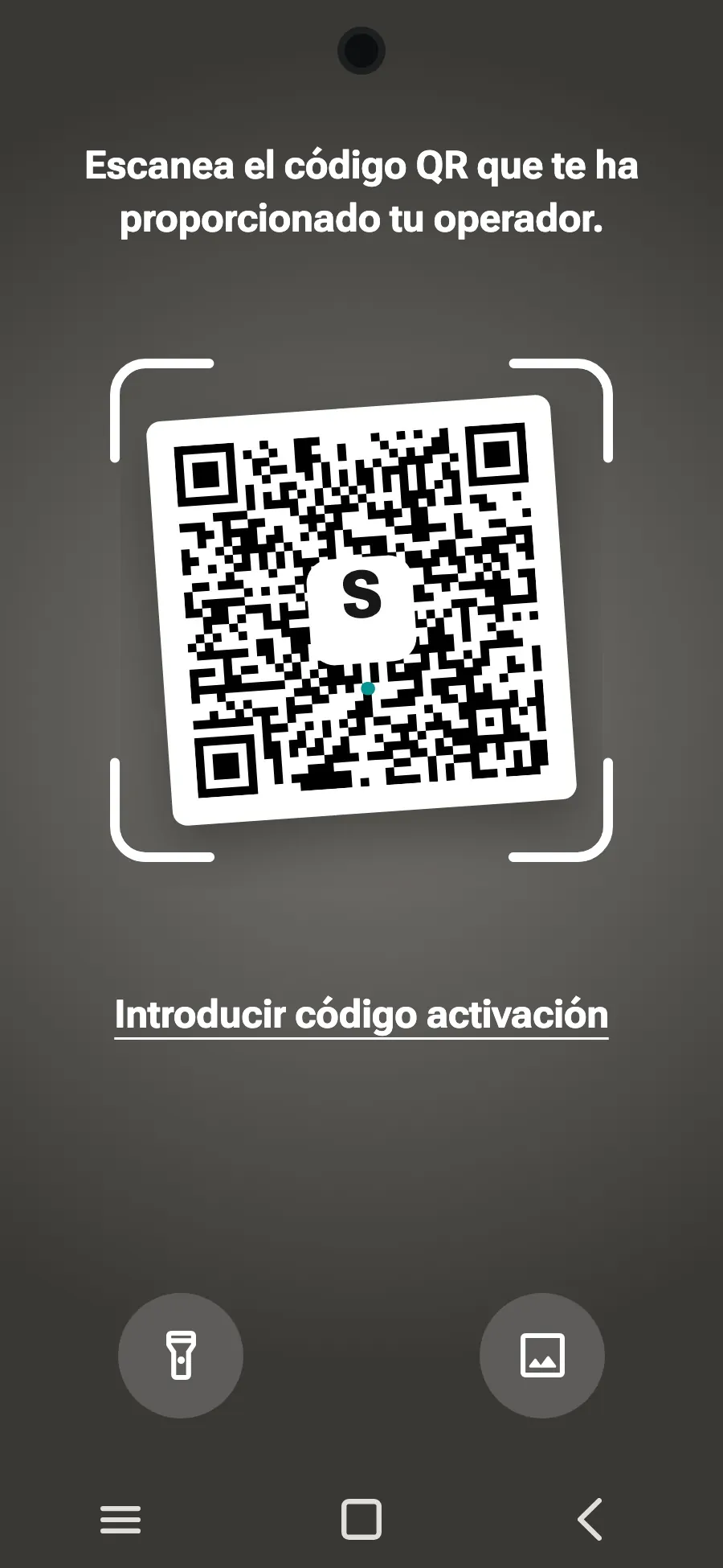 Escanea el código QR que te enviamos por correo después de la compra (también está en tu cuenta) y toca Añadir.