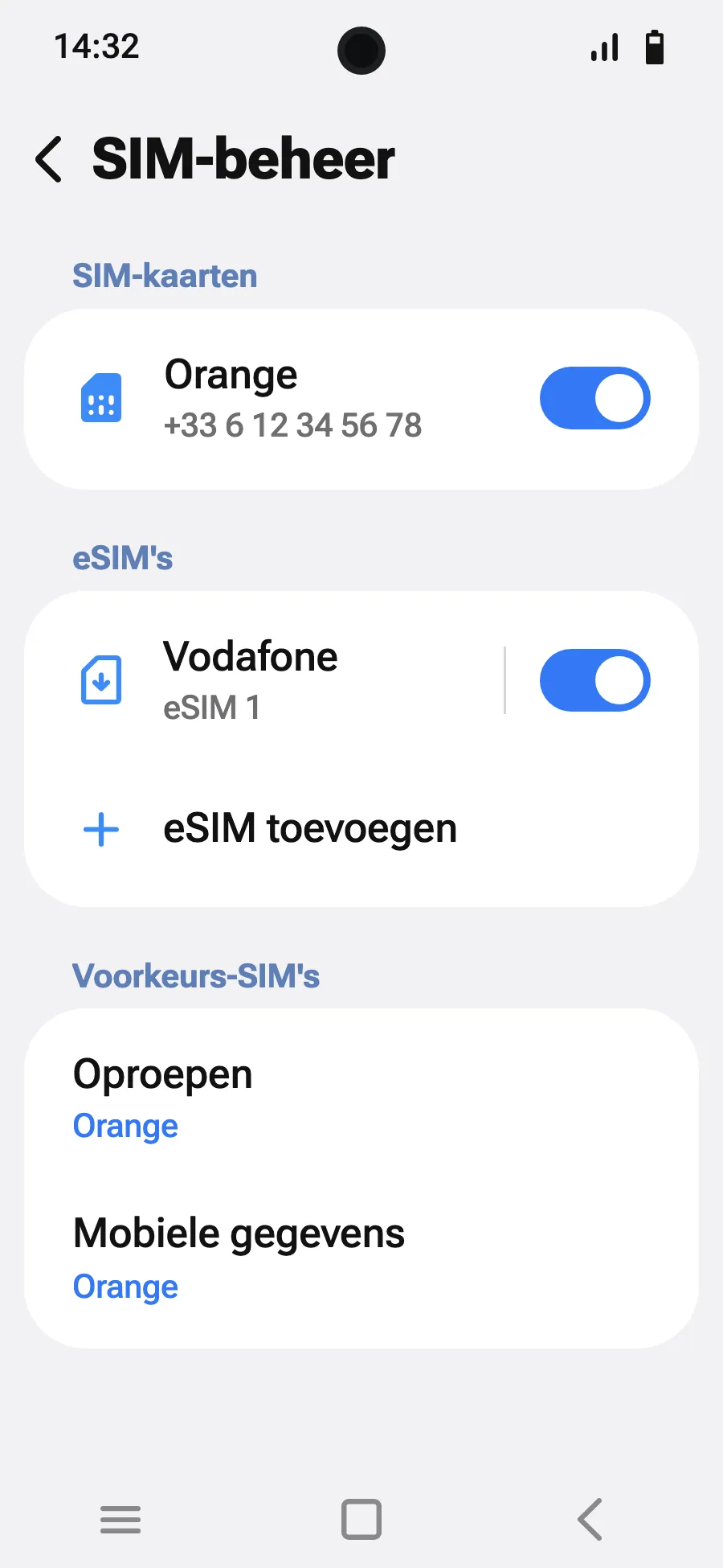 Zet na aankomst je nieuwe eSIM aan in SIM-beheer. Die toont de naam van een lokale of partneraanbieder.